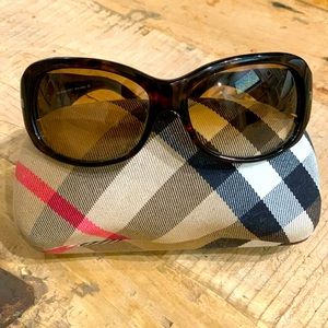 Very Stylish Burberry Sunglasses!!! 😎